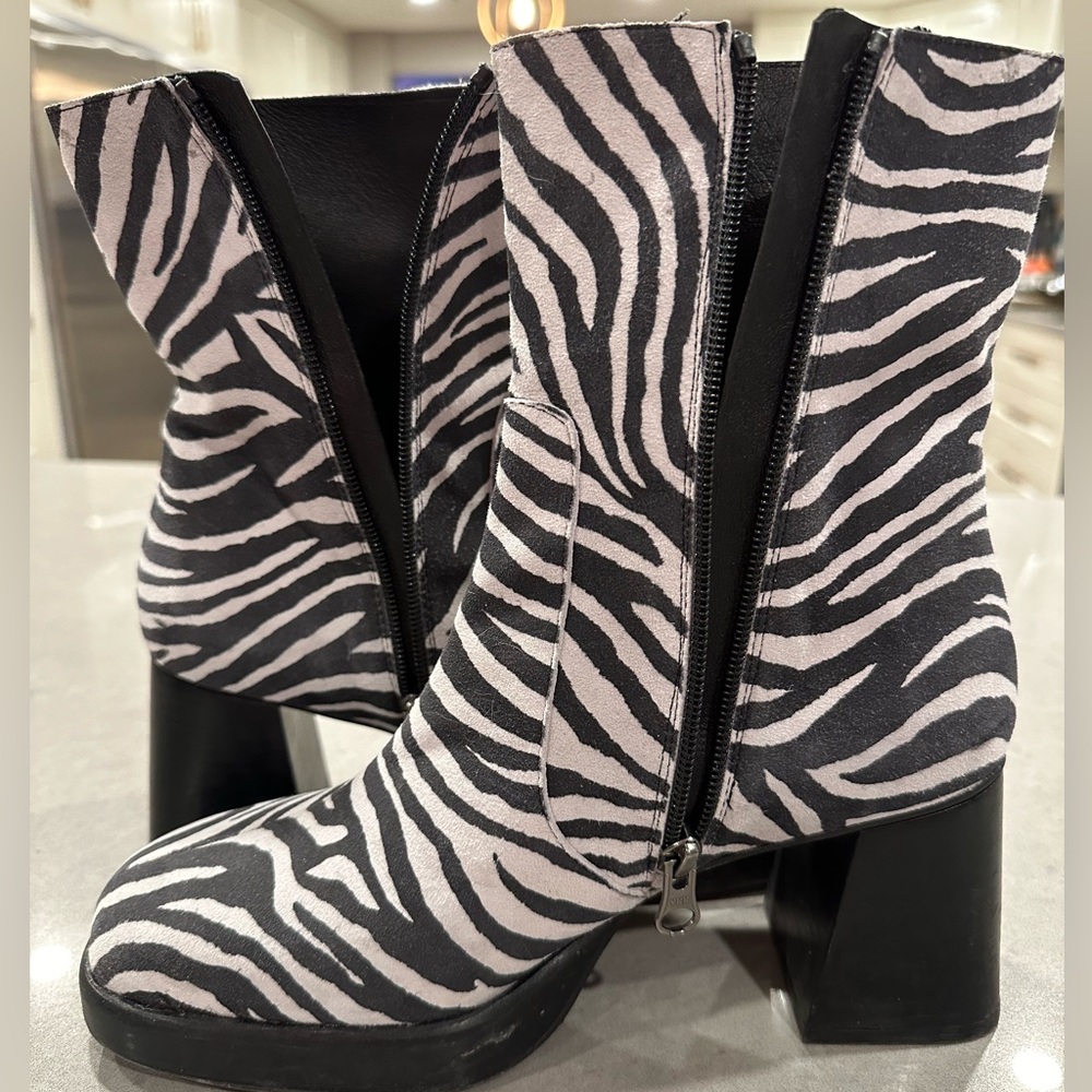 L’Intervalle zebra booties
